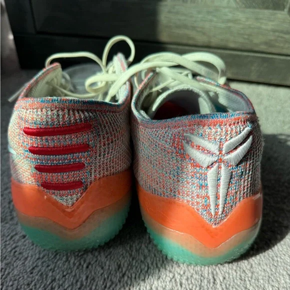 Nike Kobe Bryant signature sneaker (17) - Picture 3 of 5